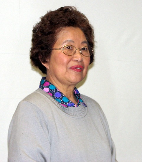 cs2_6194.JPG - Mme Kimie OZAWA MARKARIAN est japonaise et ne parle pas le français.
Elle s'est donc exprimée en espéranto, et les époux Plutniak se sont relayés pour assurer la traduction en français.